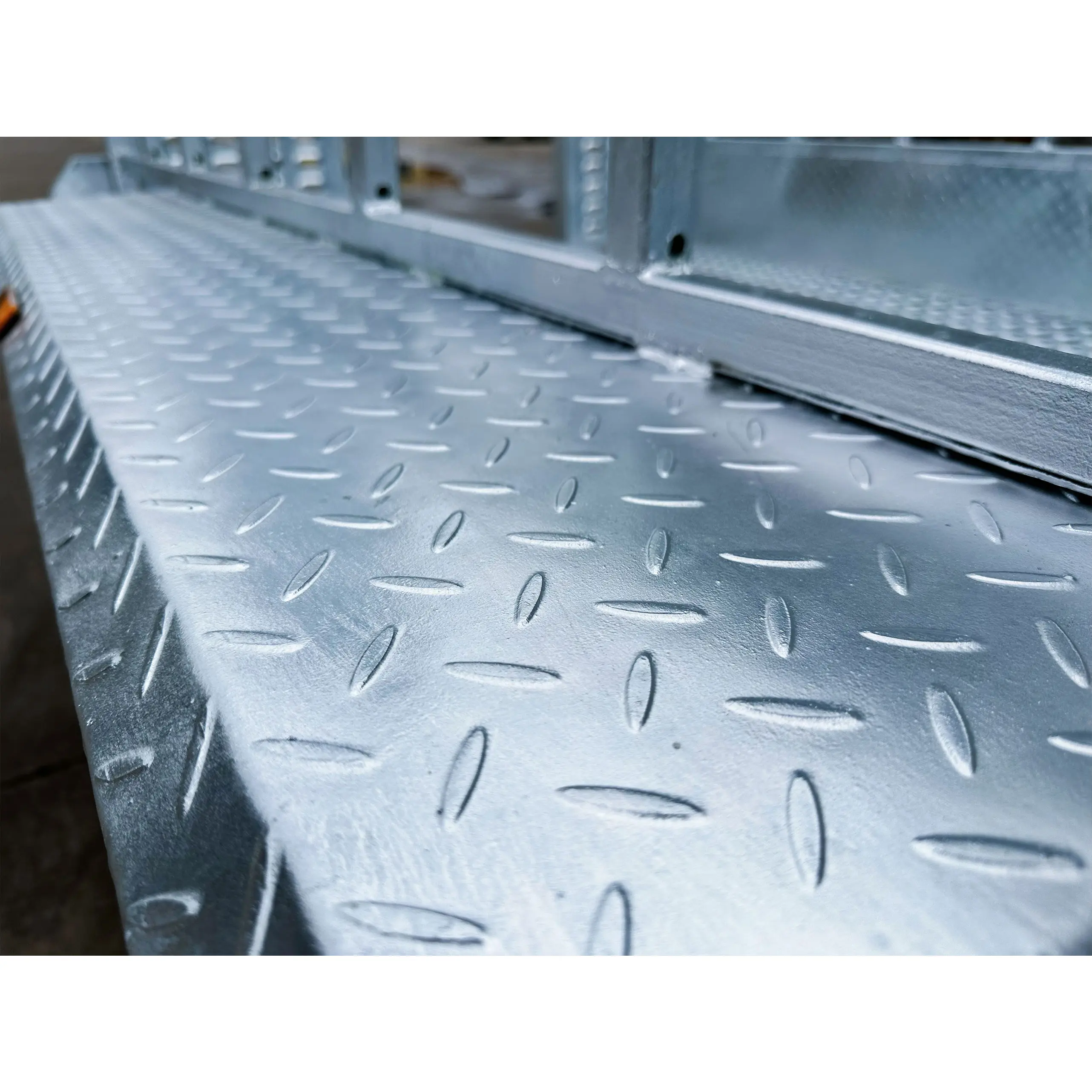 Scissor-type lift trailer 9*5FT ATM3400kg